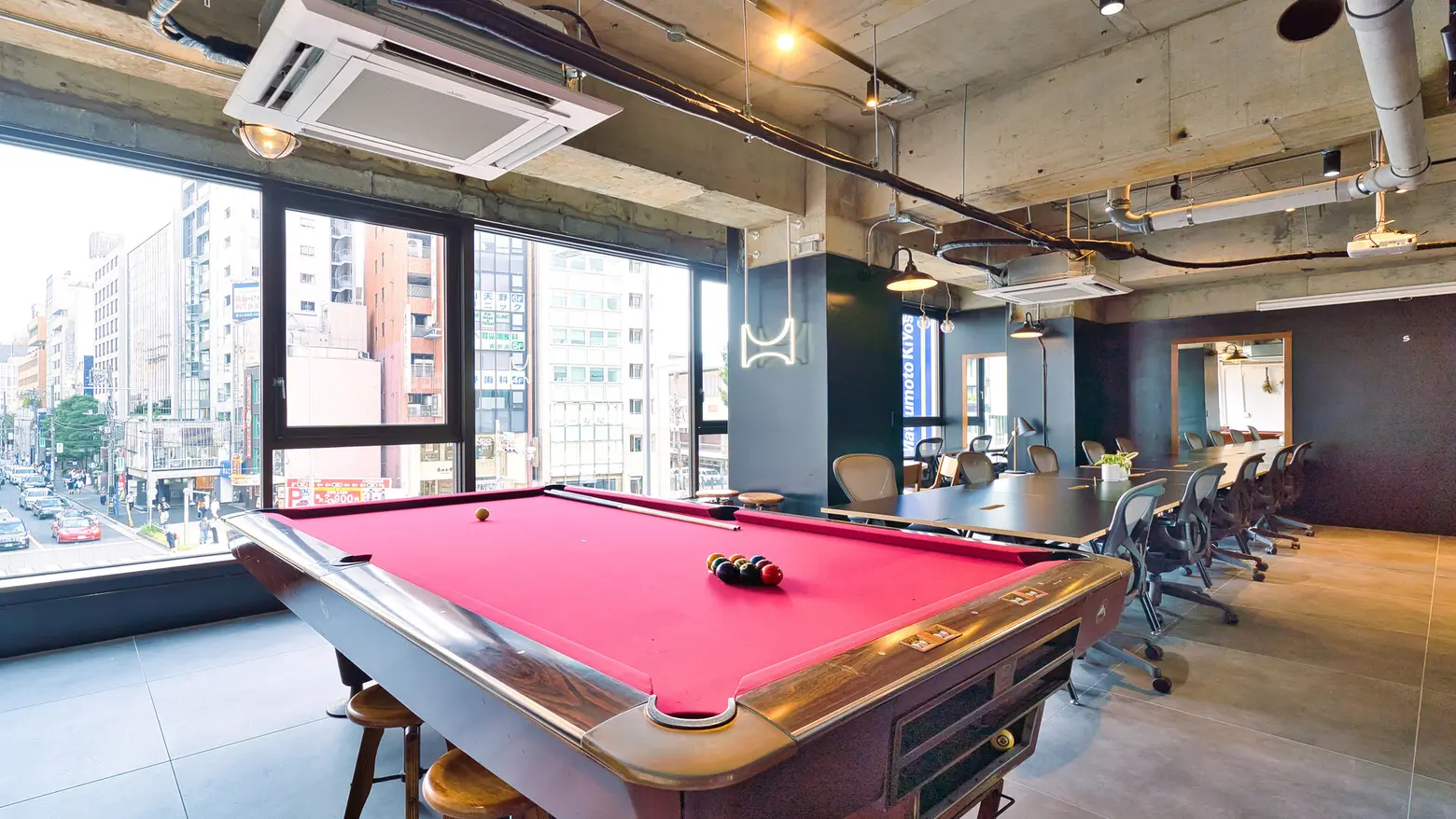 SPOT 表参道青山骨董通り入口